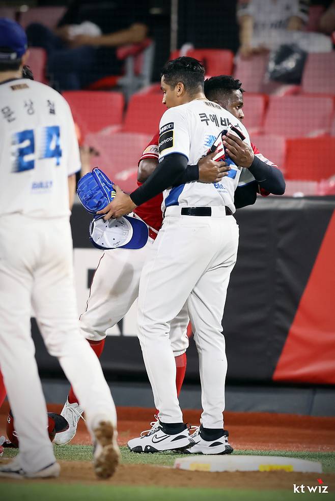 김광현 항의는 시작에 불과했다. '사상초유' 주심의 S판정마저 뒤집어졌다…대혼란 몰아친 수원 [수원포커스]