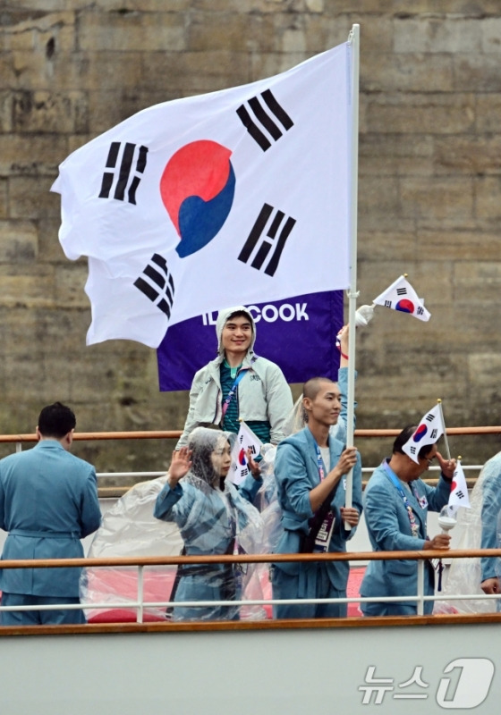 '한국 조롱당했다' 日·中도 분노, 한국-북한을 혼동할 수가 있나... IOC는 韓 계정 '한 줄 사과문'