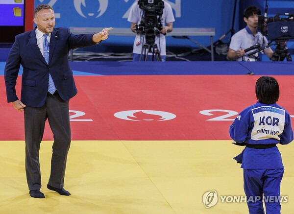 '금메달 도둑 맞았다'… 공격한 허미미는 지도패, 공격 당한 데구치는 金