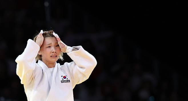 오열하며 끝나버린 파리 올림픽…세계 1위 꺾고도 고개 숙인 김지수 [2024 파리]