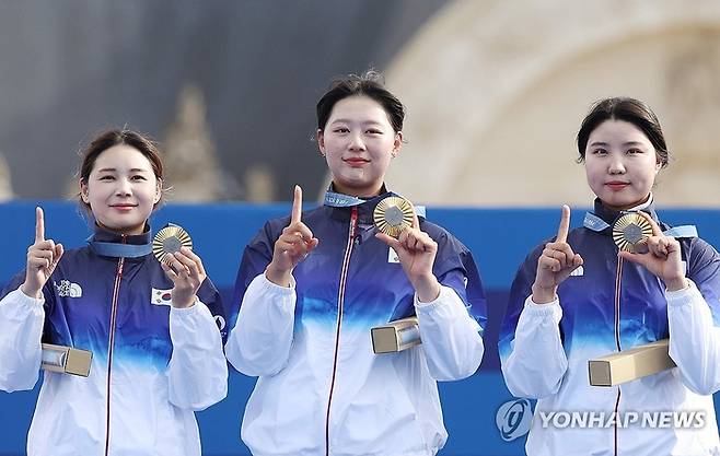 “경이롭다, 한국에 메달주려고 여러 나라가 모였다”…외국인이 본 양궁