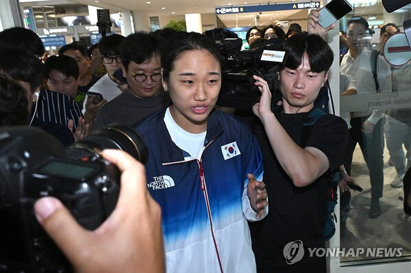 협회 보고있나, 안세영이 죄인처럼 도망갔다… 안세영