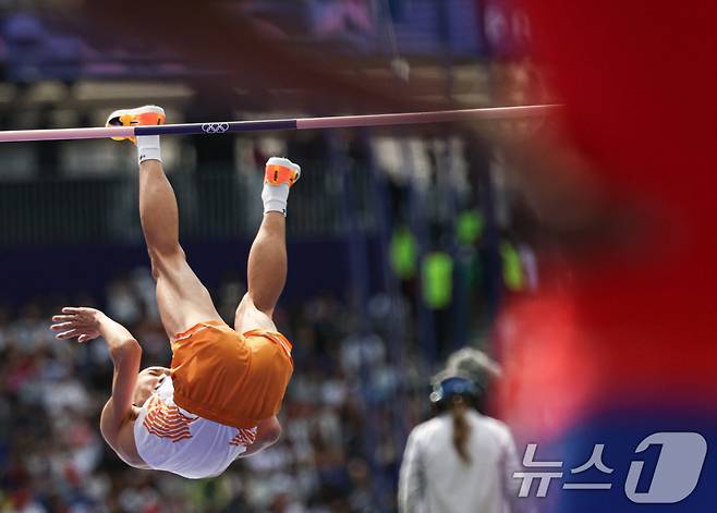 '경쟁자 와르르' 우상혁 메달권 꿈이 아니다, 50% 보여주고 결선행