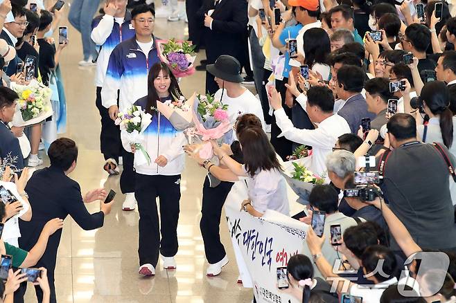 문체부-체육회 공항서 신경전…메달리스트 모아놓고