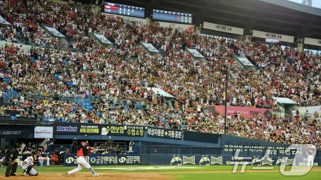 '1위 아직도 모른다?' vs '사실상 우승 확정'... 오늘(16일) 잠실벌이 뜨거워진다 'LG-KIA 초대형 빅매치 성사'