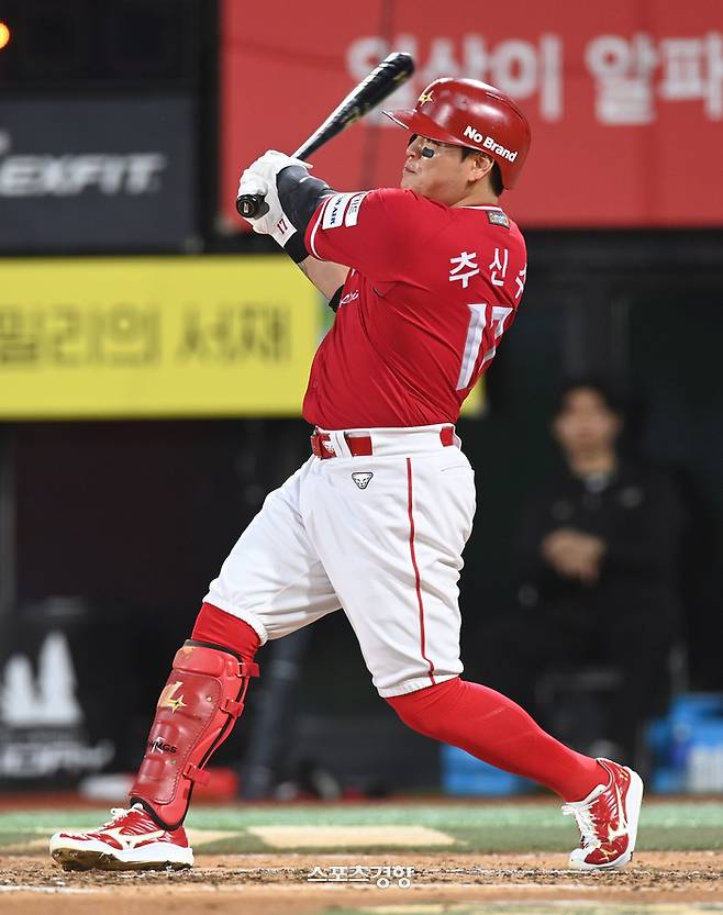 프로야구 선두 싸움은 사실상 마무리···하지만 더 뜨거운 ‘2위·5위’ 싸움이 남았다