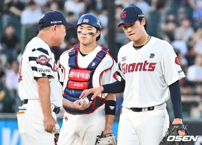 또또또 볼넷·볼넷·볼넷→조기 강판...'선발 불합격' 롯데 1차 유망주 이민석, 또 2군행