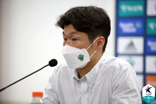 [단독] '박지성과 최용수 감독이 뭉친다!' 2002 멤버의 재회, '최강 축구에서 단장직 수행'