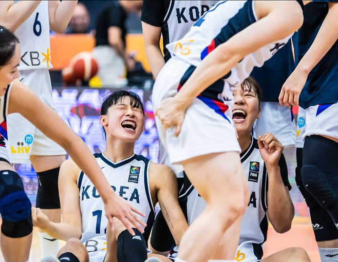 [FIBA WC PQT] 체코가 도왔다…‘경우의 수 완성’ 한국, 극적으로 4강 토너먼트 진출