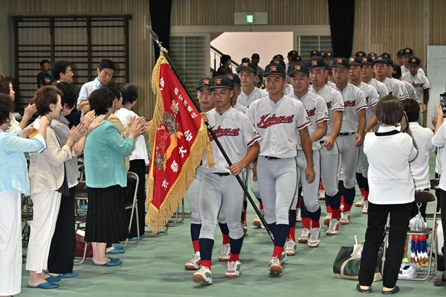 수학여행서 한국어능력시험 치르는 게 필수인 日 학교라니... 왜 韓 야구팬은 日 고교야구에 관심을 보였나