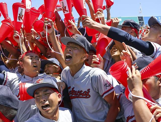 80만명이 3000억원 넘게 쓴다고? 교토국제고 우승한 여름 고시엔 대회 대형 문화축제 맞네!