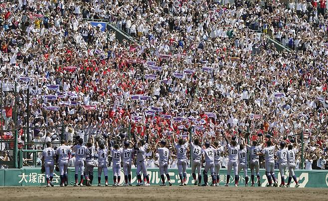 80만명이 3000억원 넘게 쓴다고? 교토국제고 우승한 여름 고시엔 대회 대형 문화축제 맞네!