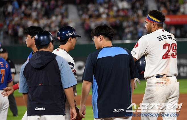 '196cm 거구와 정면충돌' 쓰러진 채은성 진심으로 걱정한 레이예스...'부상 없이 훈훈하게 마무리'