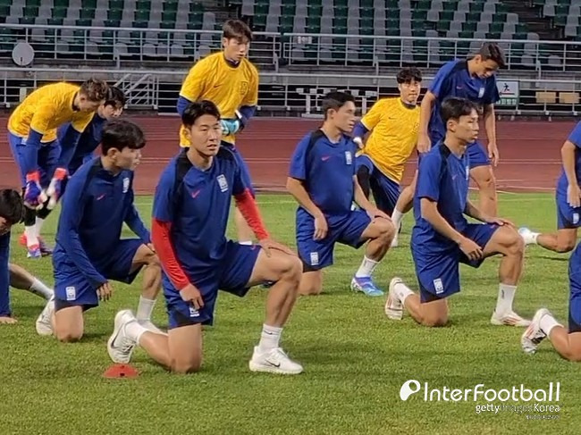 [IN VIEW] 이게 한국 대표팀이라고? '토트넘-뮌헨-PSG' 초호화 멤버 등장→페예노르트도 합류