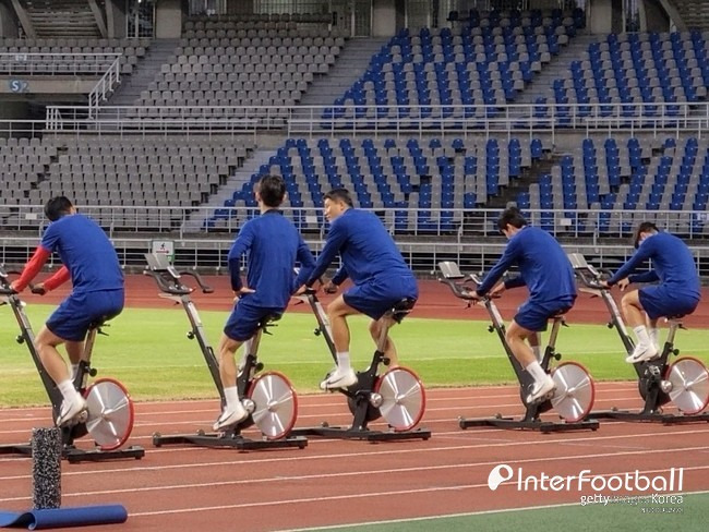 [IN VIEW] 이게 한국 대표팀이라고? '토트넘-뮌헨-PSG' 초호화 멤버 등장→페예노르트도 합류