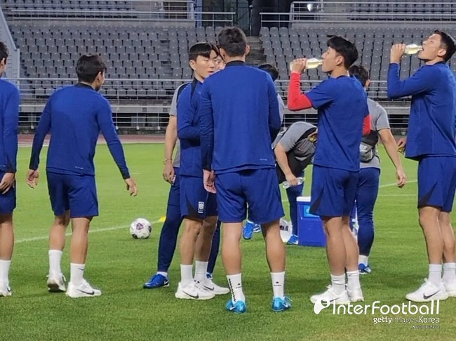 [IN VIEW] 이게 한국 대표팀이라고? '토트넘-뮌헨-PSG' 초호화 멤버 등장→페예노르트도 합류