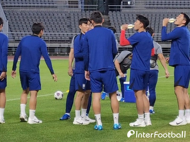 [IN VIEW] 이게 한국 대표팀이라고? '토트넘-뮌헨-PSG' 초호화 멤버 등장→페예노르트도 합류