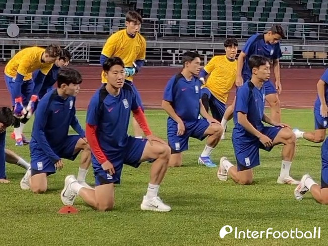 [IN VIEW] 이게 한국 대표팀이라고? '토트넘-뮌헨-PSG' 초호화 멤버 등장→페예노르트도 합류