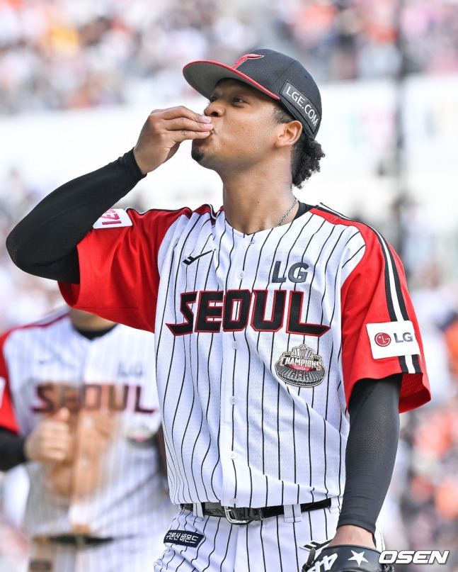 '와' KBO 43년 역사상 8번째 진기록 탄생하다!... 인생 경기 펼친 9번 타자 '2홈런+4안타+5타점' 전부 데뷔 최초 [잠실 현장리뷰]