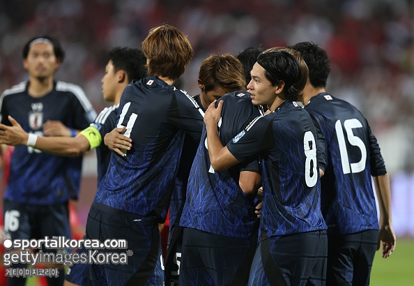 한국은 더 이상 상대 안 된다…'2경기 12골 폭발' 일본, 완벽한 신구 조화 이뤘다→월드컵 본선 티켓 예약