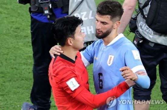 토트넘 망했다! 'SON 인종차별' 벤탄쿠르, 최대 12경기 못 나올 위기...줄부상→로테이션 어쩌나