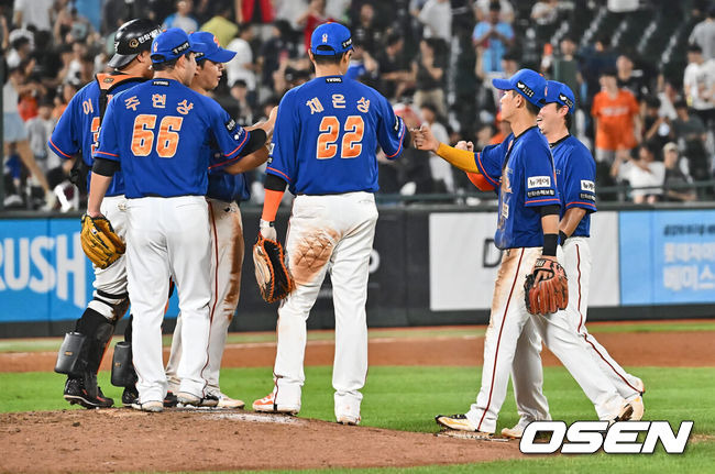 5강 공멸전 역전승→7위 도약…한화 김경문 감독, “포기하지 않은 선수들 칭찬, 류현진 10승도 축하” [오!쎈 부산]