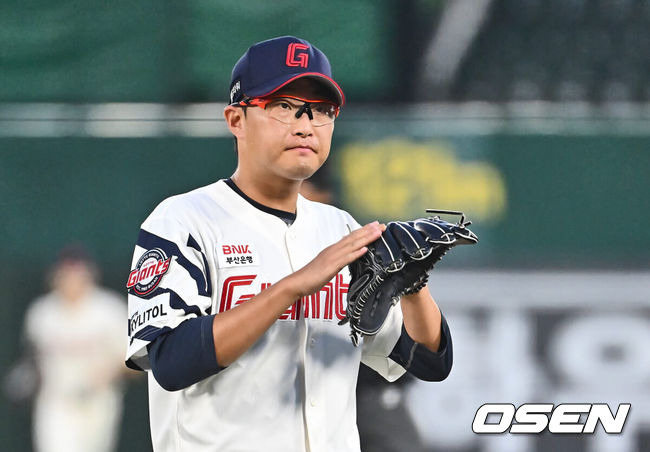 '류패패패패패류' 한화 믿을맨은 류현진 뿐! 13년 만에 10승 달성!...롯데와 5강 공멸전 역전승 [부산 리뷰]