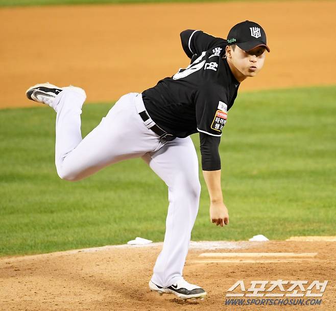 사상 초유 WC 업셋 나오나…KT, '한 번도 못 이긴 다승왕' 무너트렸다! 두산에 4-0 완승 [WC1 리뷰]