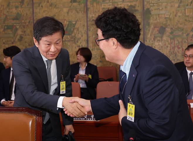 [단독]'문체부 조사 진행중인데...' '막장'치닫는 배드민턴협회, '회장 반대파' 임원 해임 추진…임시대의원총회 개최 통보에