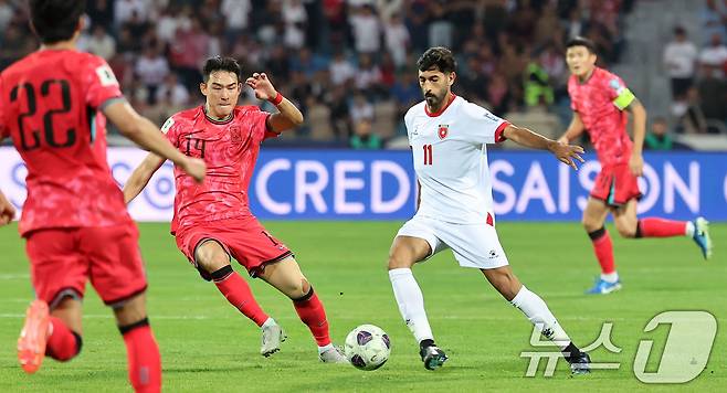 요르단, 오만 4-0 완파 'B조 2위'…선두 홍명보호와 승점 3차