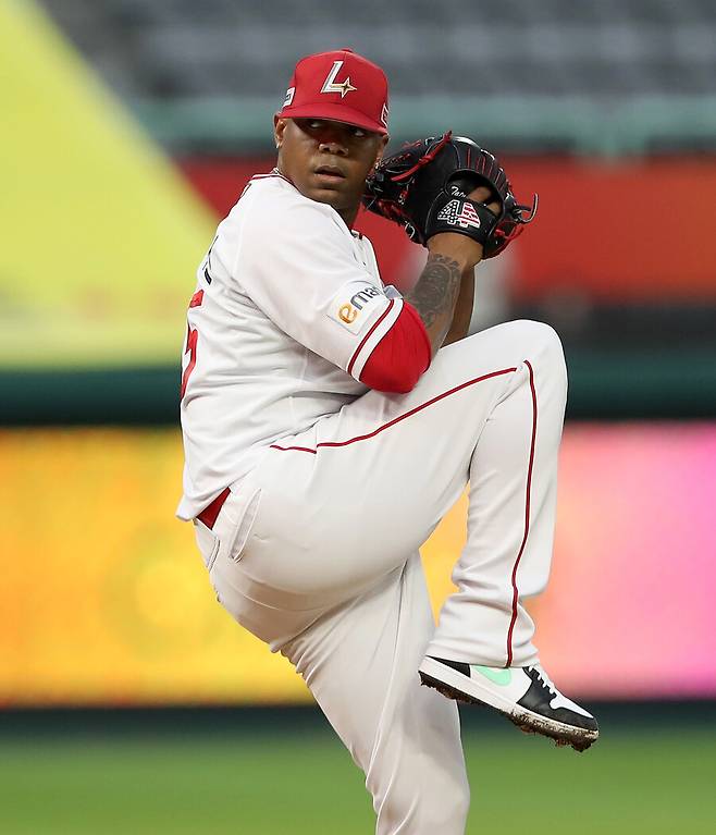 155km 불꽃을 던져도 재계약 불발…KBO 15승 투수는 대만으로 간다