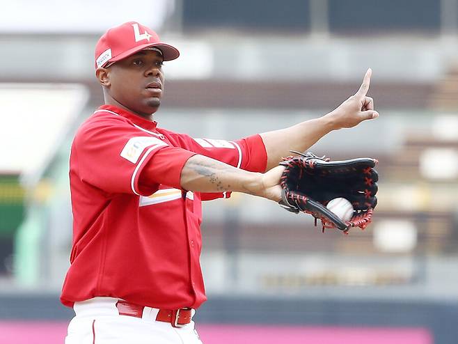 155km 불꽃을 던져도 재계약 불발…KBO 15승 투수는 대만으로 간다