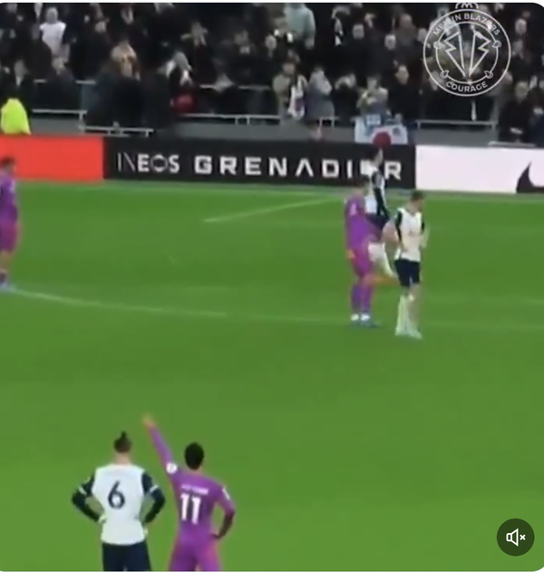 손흥민 PK 실축, 알고보니…“황희찬이 골키퍼에 슈팅 방향 알려줘”