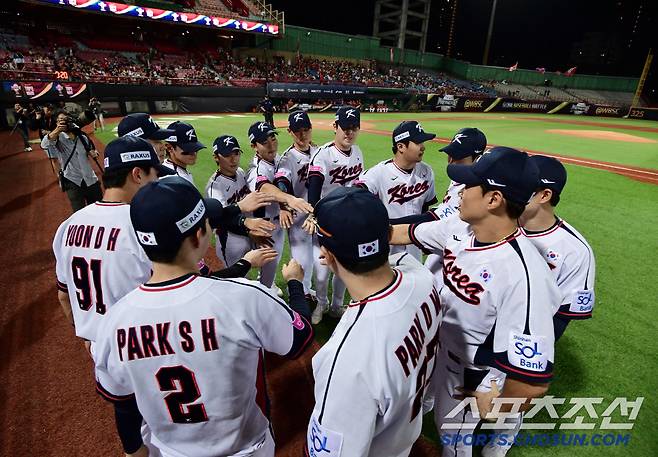 '한국 순위 유지했다' 일본 세계랭킹 1위 철벽 방어, '이변 우승' 대만 맹추격