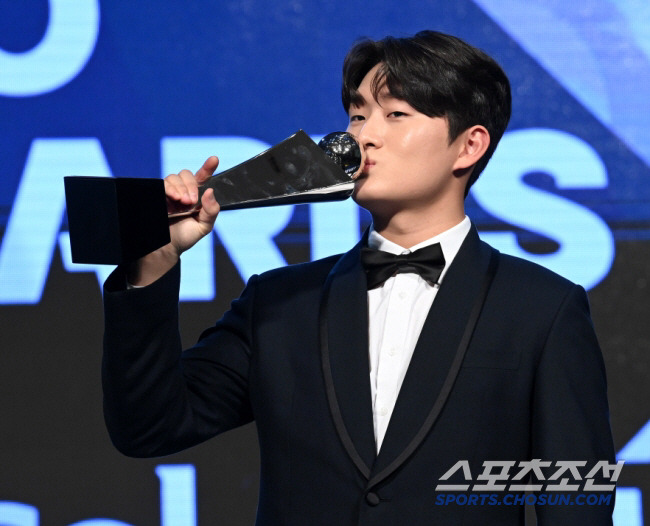 '연봉 366.7% 인상' 신기록 쓴 19살…