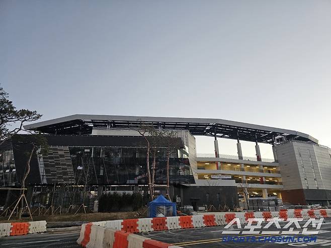 '이제 진짜 야구장 같다' 두근두근...2025년 한화, 새 구장에서 새 역사 쓴다