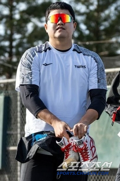 이 무슨 억까인가.. LG, 3월도 안됐는데 '부상 천재지변' 2연타 → 'KIA 왕조 저지' 빨간불