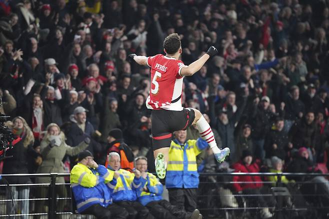 무려 36세에 '탈트넘' 효과 터졌다! 이적 후 '6골 8도움'→2골로 UCL 16강 진출까지 '완벽 견인'