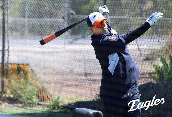 한화가 FA에 더 쓸 돈 없는 이유, 이 선수 때문일 수 있다… 그 자격 다시 보여줄까