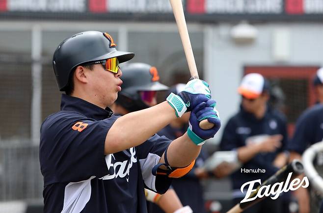 한화가 FA에 더 쓸 돈 없는 이유, 이 선수 때문일 수 있다… 그 자격 다시 보여줄까