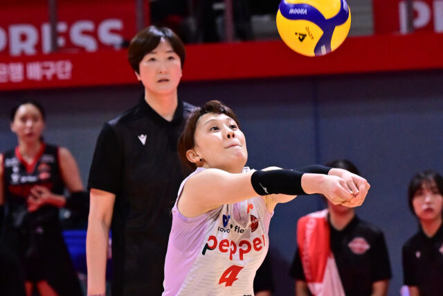 만년 꼴찌 막내, 8억 7000만원 잘 썼네…GS 출신 국대 리베로 영입 신의 한 수, 모범 FA란 이런 것이다