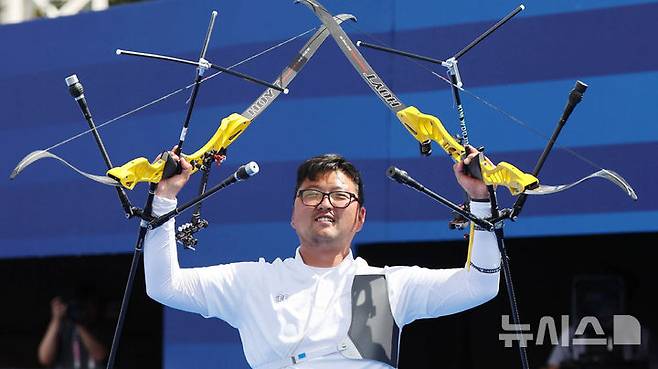 '파리올림픽 3관왕' 양궁 김우진, 대한체육회 체육대상 수상