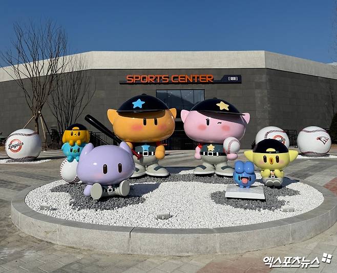 '라커룸이야? 호텔이야?' 한화 홈구장 천지개벽!…'한화생명 볼파크' 미리 둘러보니 [대전 현장]