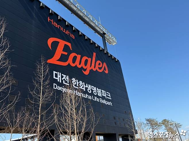 '라커룸이야? 호텔이야?' 한화 홈구장 천지개벽!…'한화생명 볼파크' 미리 둘러보니 [대전 현장]