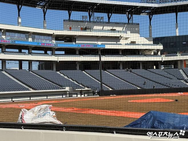 '라커룸이야? 호텔이야?' 한화 홈구장 천지개벽!…'한화생명 볼파크' 미리 둘러보니 [대전 현장]