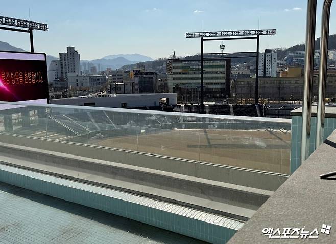 '라커룸이야? 호텔이야?' 한화 홈구장 천지개벽!…'한화생명 볼파크' 미리 둘러보니 [대전 현장]