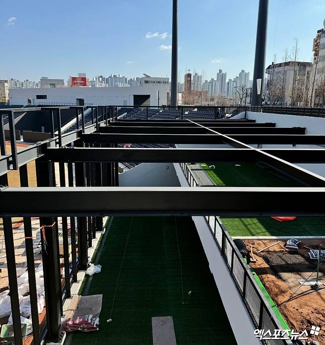 '라커룸이야? 호텔이야?' 한화 홈구장 천지개벽!…'한화생명 볼파크' 미리 둘러보니 [대전 현장]