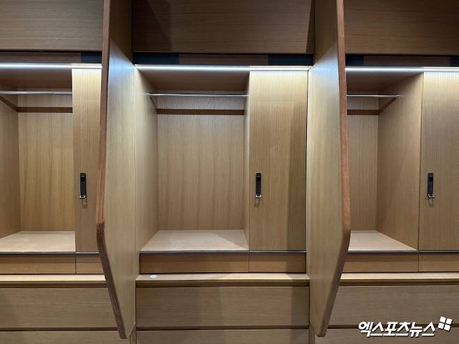 '라커룸이야? 호텔이야?' 한화 홈구장 천지개벽!…'한화생명 볼파크' 미리 둘러보니 [대전 현장]