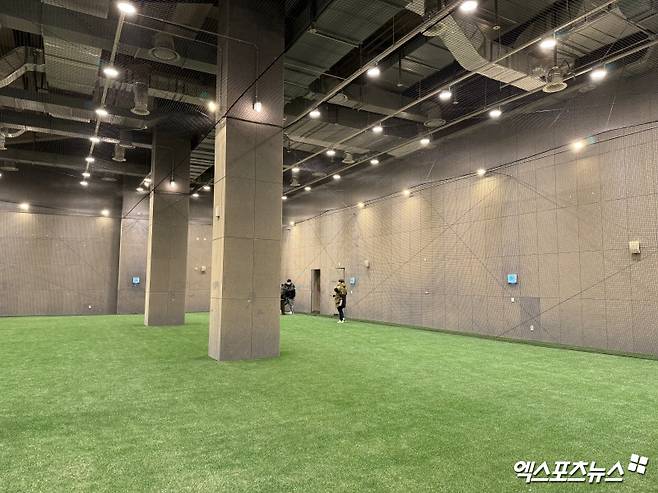 '라커룸이야? 호텔이야?' 한화 홈구장 천지개벽!…'한화생명 볼파크' 미리 둘러보니 [대전 현장]