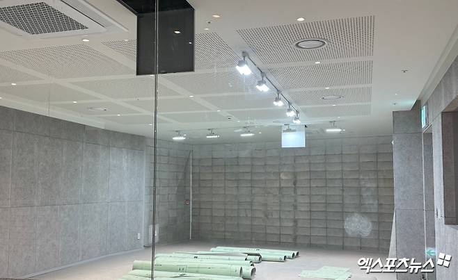 '라커룸이야? 호텔이야?' 한화 홈구장 천지개벽!…'한화생명 볼파크' 미리 둘러보니 [대전 현장]